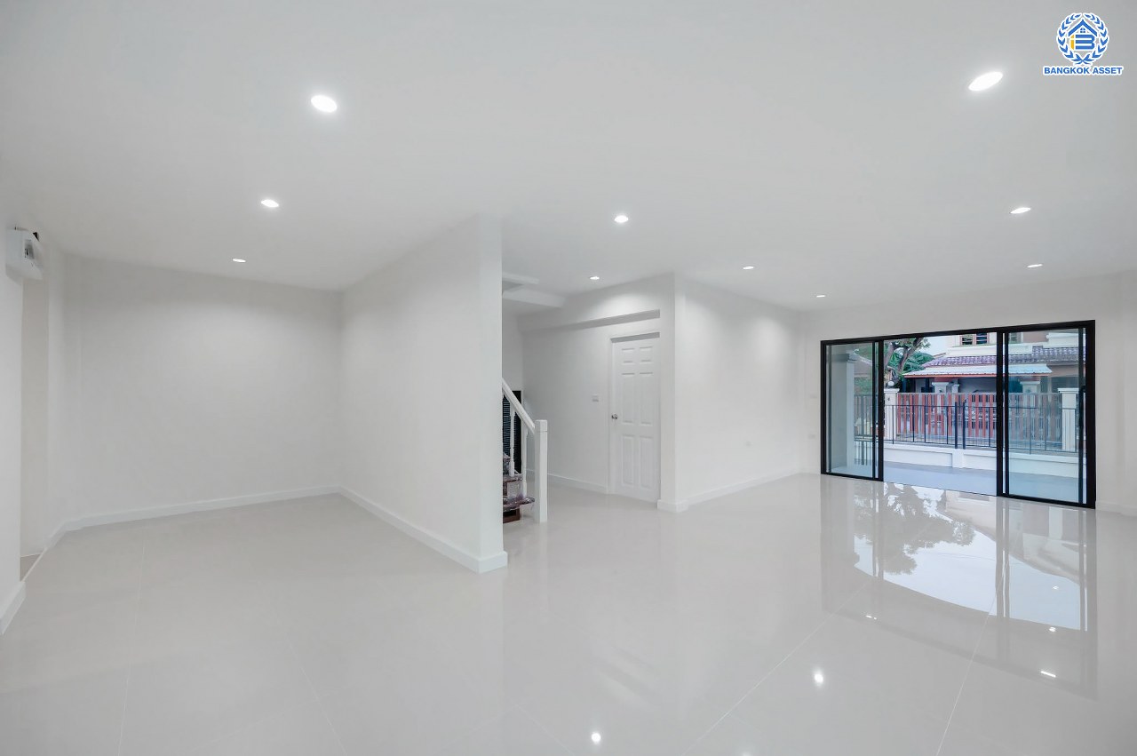 บ้านมือสองตกแต่งใหม่ คุณภาพแบรนด์ LH โครงการ ชลลดา บางบัวทอง เนื้อที่ 72 ตร.ว. ตกแต่งหรูหรา ฟังก์ชันจัดเต็ม 3 ห้องนอน 2 ห้องน้ำ 1 ห้องอเนกประสงค์ จอดรถได้ 1 คัน พร้อม Facilities ครบ! บนทำเลคุณภาพ เชื่อมต่อได้หลายเส้นทาง ใกล้เซ็นทรัลเวสต์เกต และรถไฟฟ้า "สถานีบางพลู"